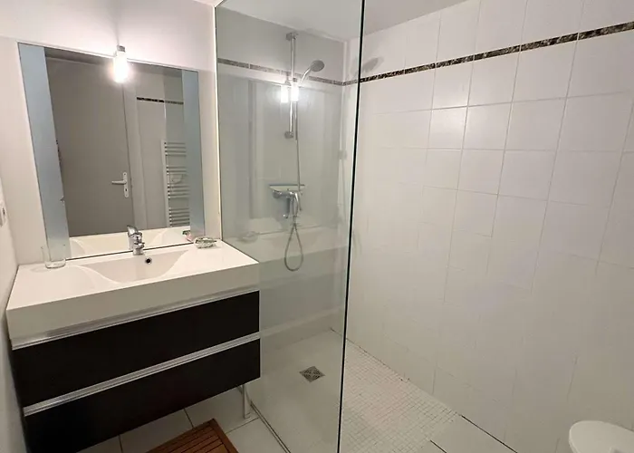 Calme A Piraillan Avec Piscine Chauffee - Fr-1-736-69 فيلة